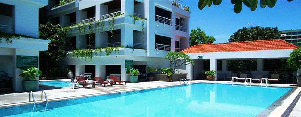 Abricole At Pattaya Hill Lägenhet Exteriör bild