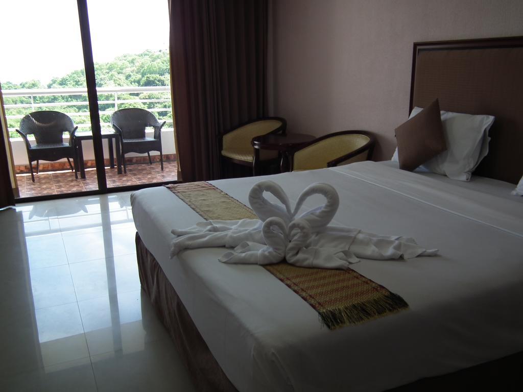 Abricole At Pattaya Hill Lägenhet Exteriör bild