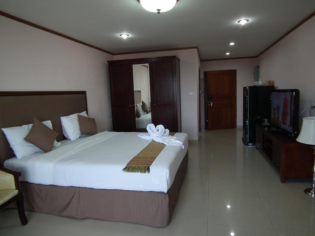 Abricole At Pattaya Hill Lägenhet Exteriör bild