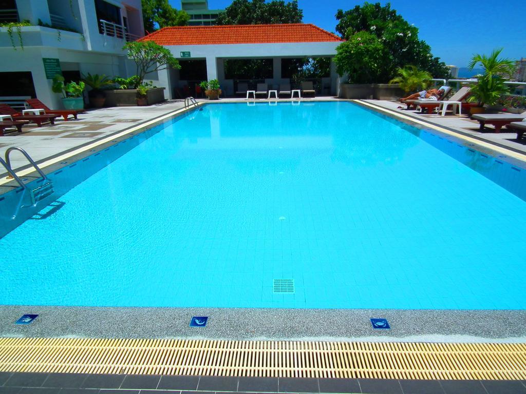 Abricole At Pattaya Hill Lägenhet Exteriör bild