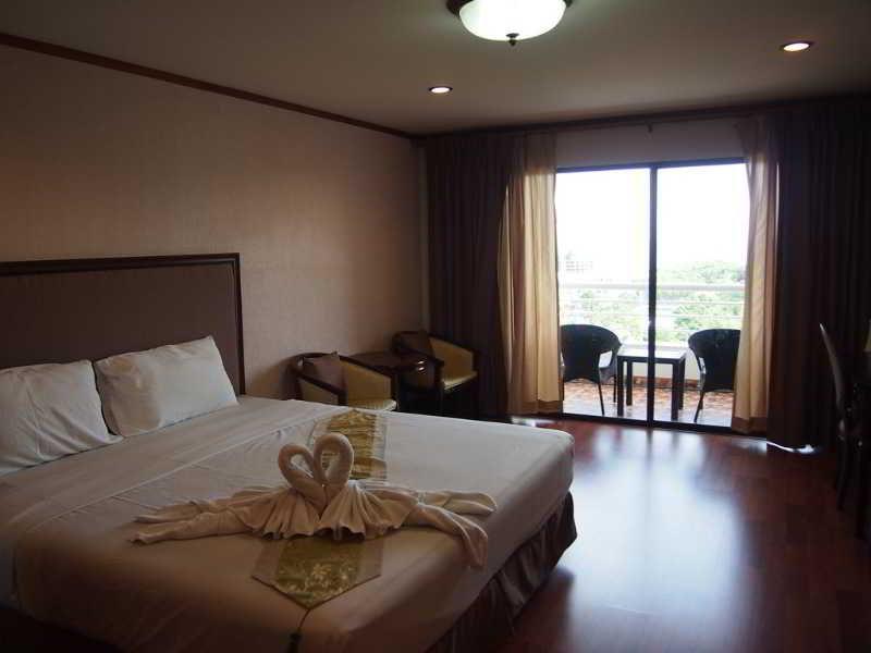 Abricole At Pattaya Hill Lägenhet Exteriör bild