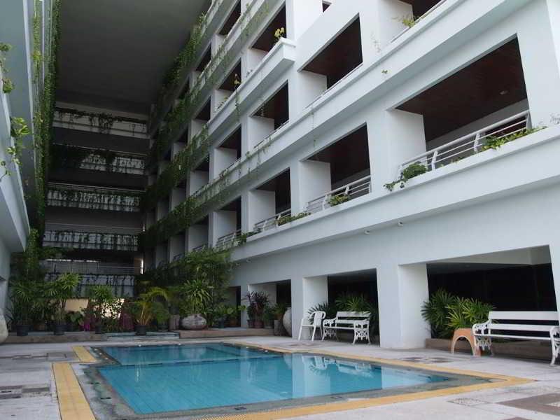 Abricole At Pattaya Hill Lägenhet Exteriör bild