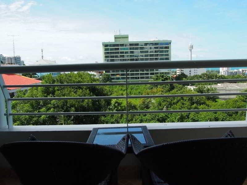 Abricole At Pattaya Hill Lägenhet Exteriör bild