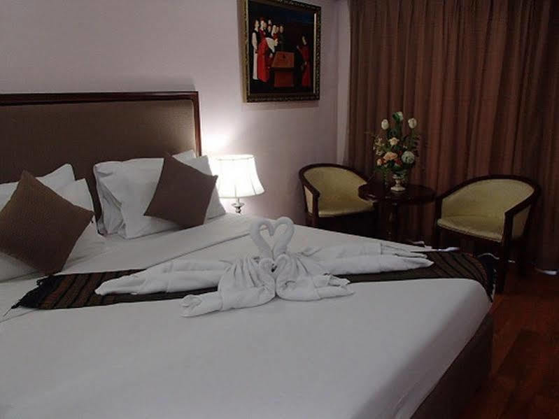 Abricole At Pattaya Hill Lägenhet Exteriör bild