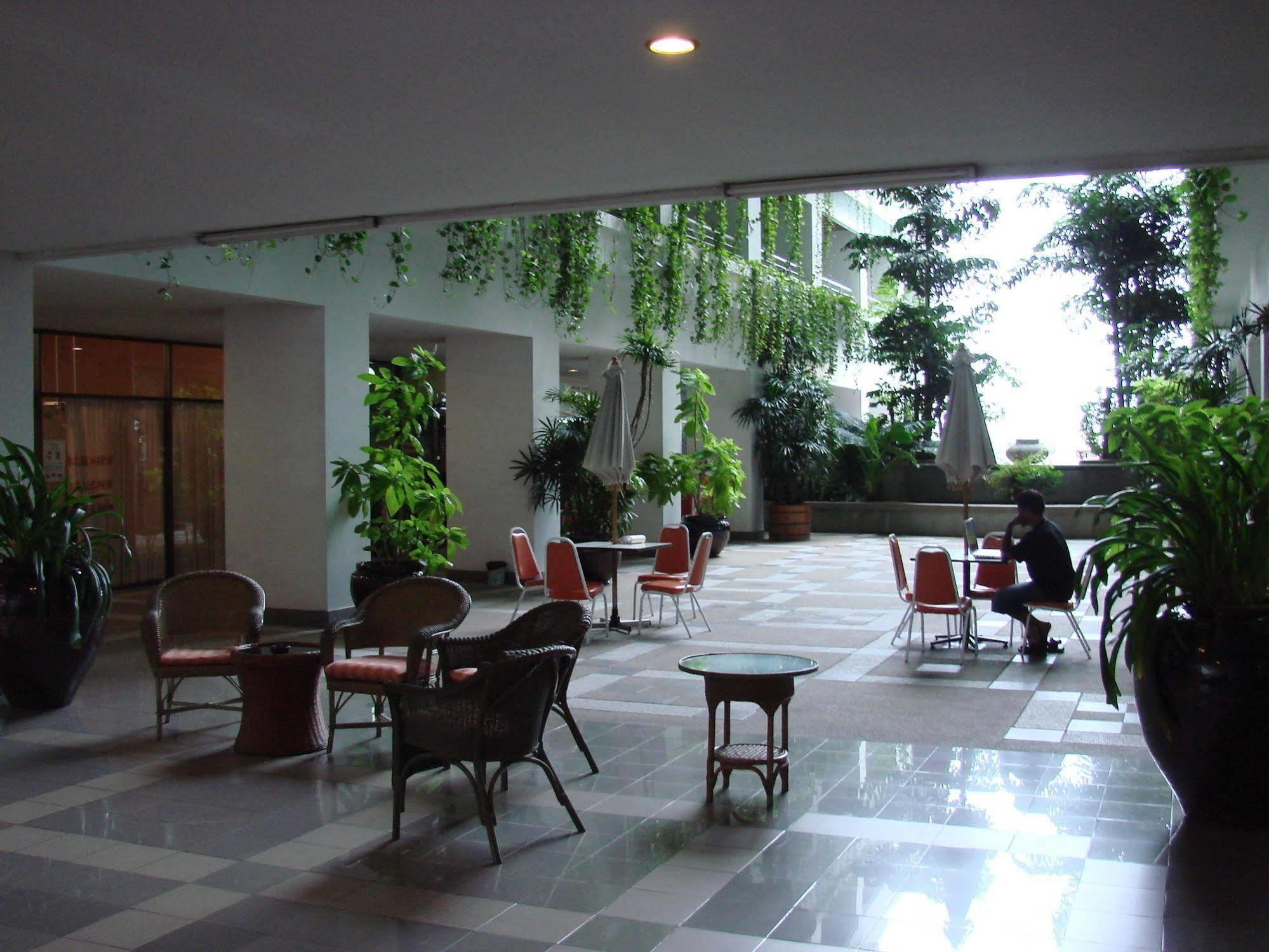 Abricole At Pattaya Hill Lägenhet Exteriör bild