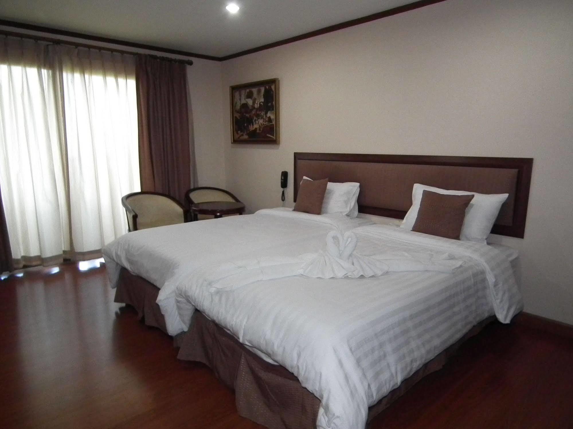 Abricole At Pattaya Hill Lägenhet Exteriör bild