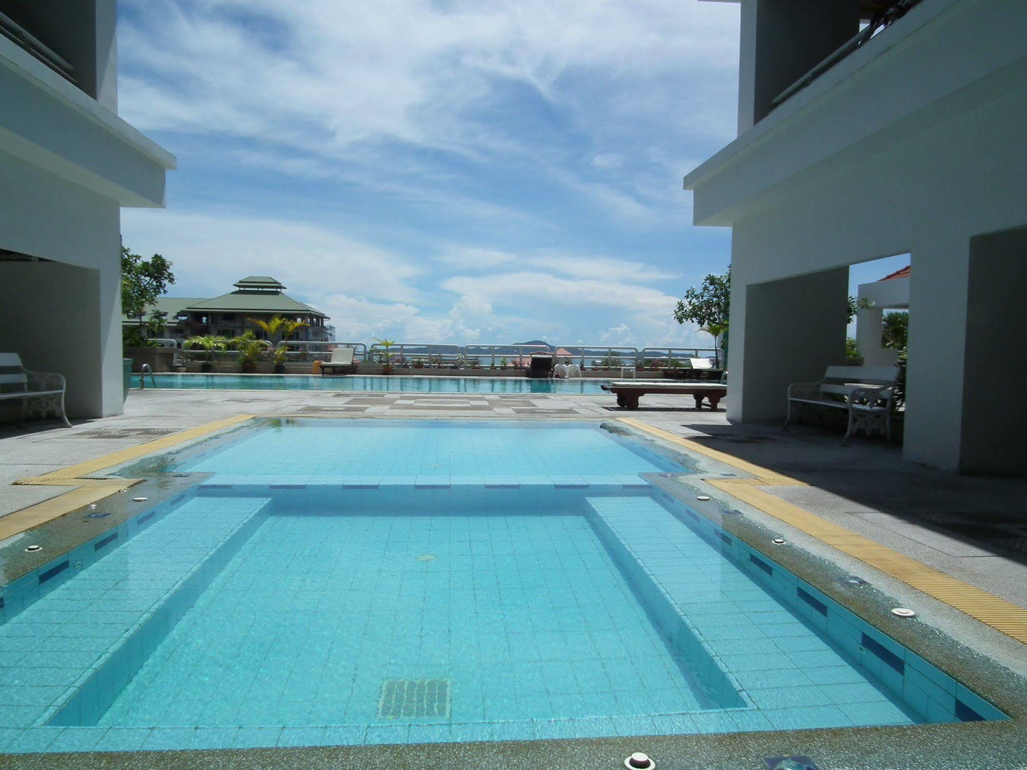 Abricole At Pattaya Hill Lägenhet Exteriör bild