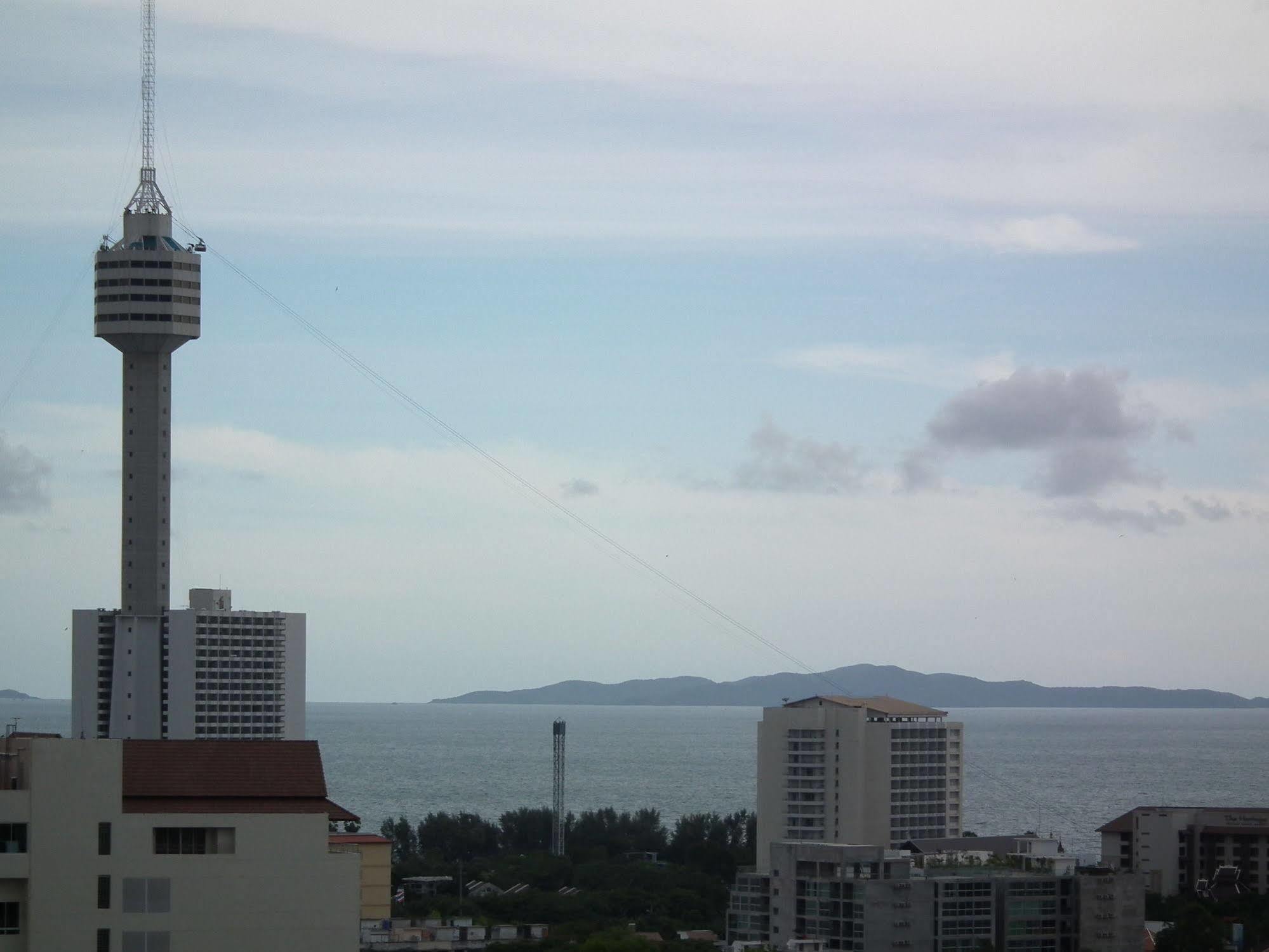 Abricole At Pattaya Hill Lägenhet Exteriör bild