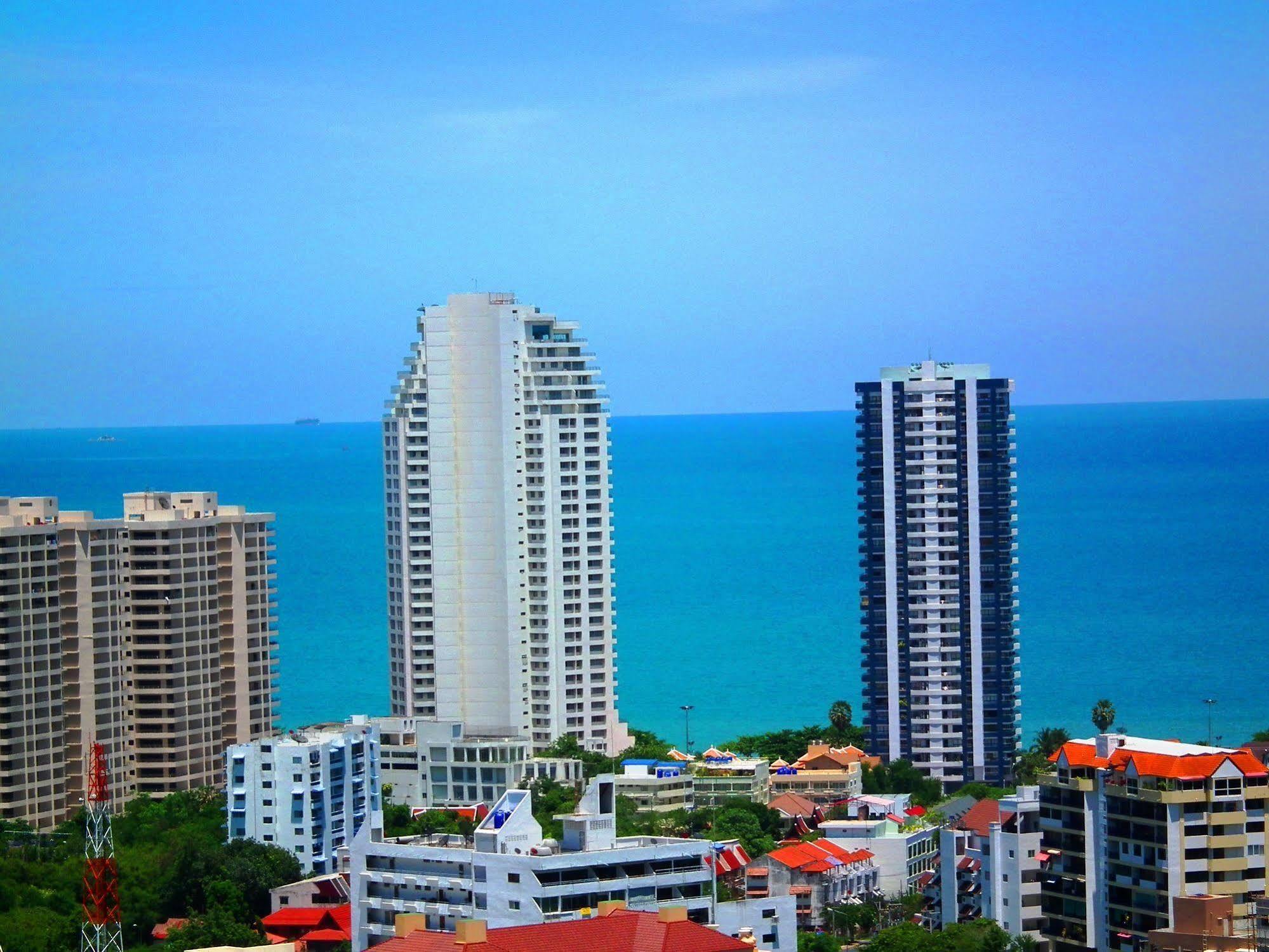 Abricole At Pattaya Hill Lägenhet Exteriör bild